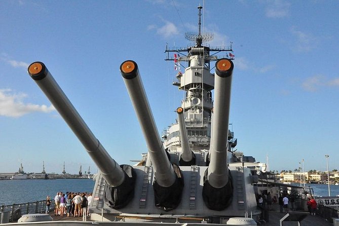 WWII Pearl Harbor Heroes Deluxe Tour - Pearl Harbor Historic Sites Visitor Center: Closing the Loop from the Shore